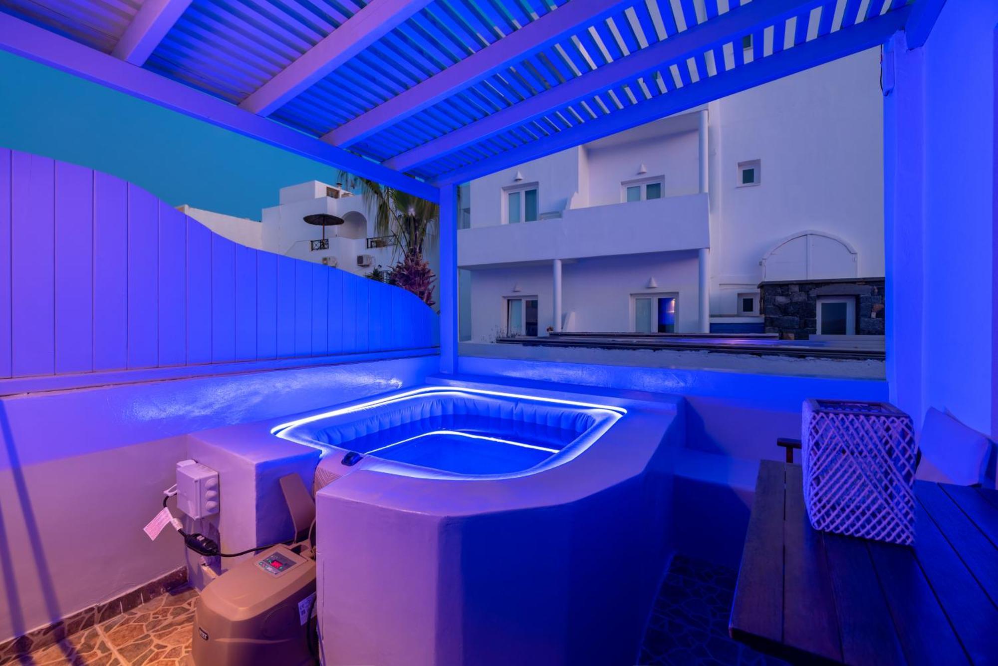Aerenia Luxury Suites Karterados  Exterior photo