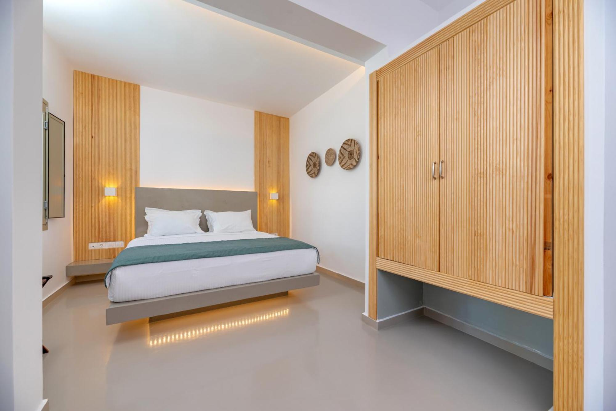 Aerenia Luxury Suites Karterados  Exterior photo